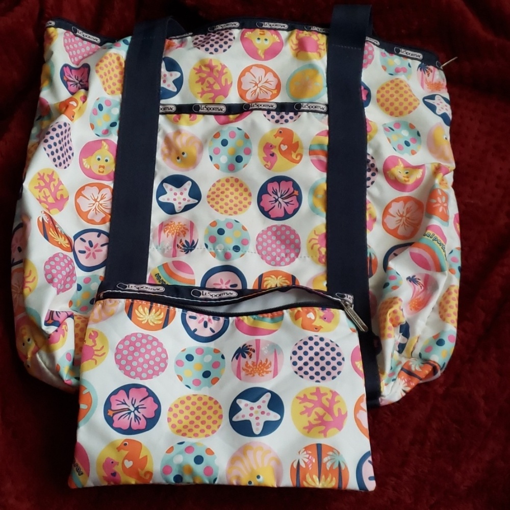 Summer or beach bag zippered tote